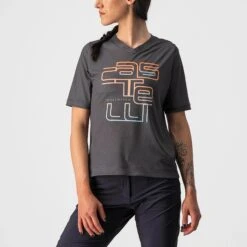 Castelli Trail Tech Women's Technical T-Shirt - Barbaresco Red 8 Castelli Trail Tech Women's Technical T-Shirt - Barbaresco Red -Scott Store CS220540301 1 1