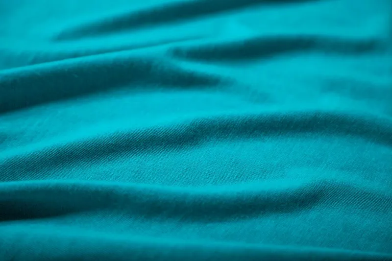 Endura BaaBaa Blend Women's Long Sleeve Baselayer - Paific Blue 4 Endura BaaBaa Blend Women's Long Sleeve Baselayer - Paific Blue - Image 2