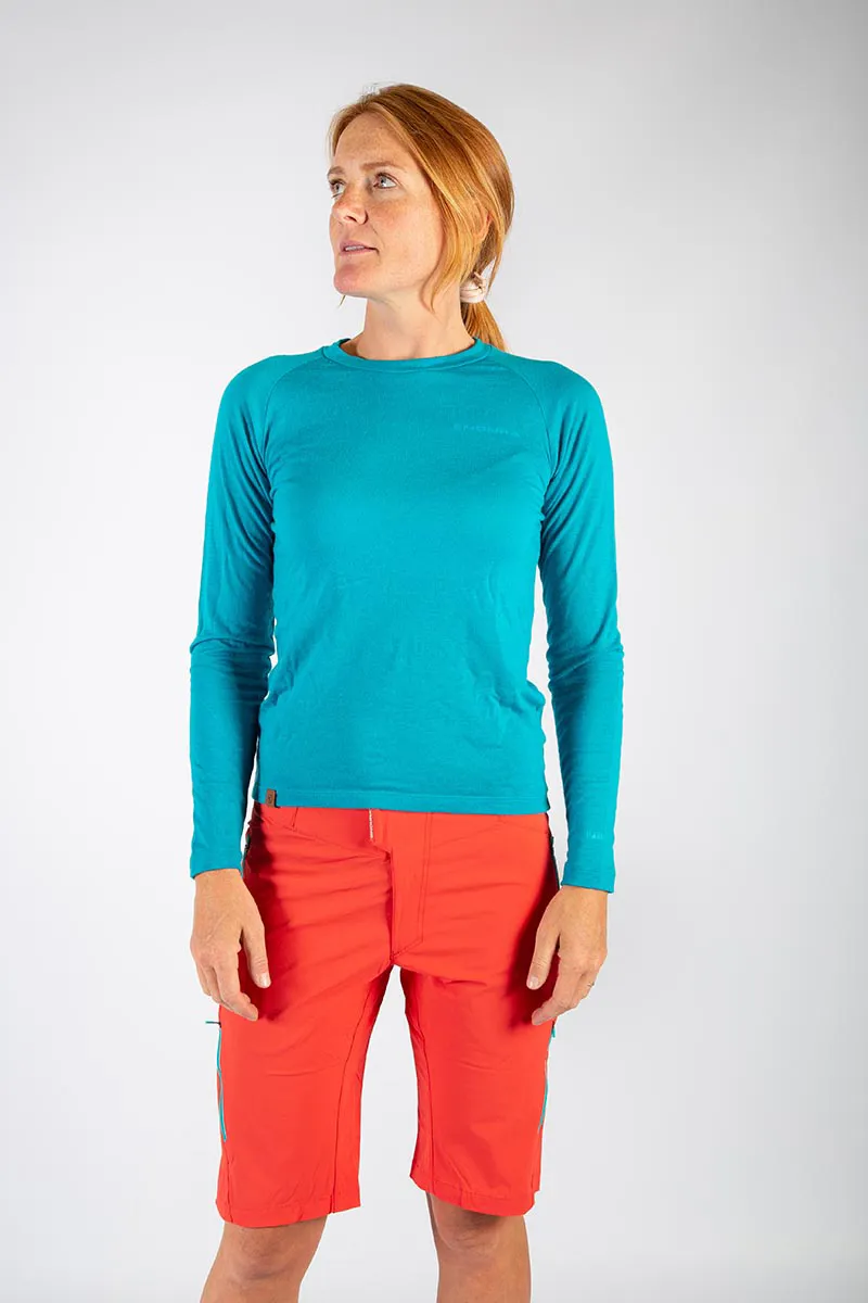 Endura BaaBaa Blend Women's Long Sleeve Baselayer - Paific Blue 7 Endura BaaBaa Blend Women's Long Sleeve Baselayer - Paific Blue - Image 5